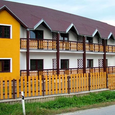 Motel Pod Stromisom Vlachovo Luaran gambar